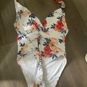 Cupshe 1 piece bathing suit